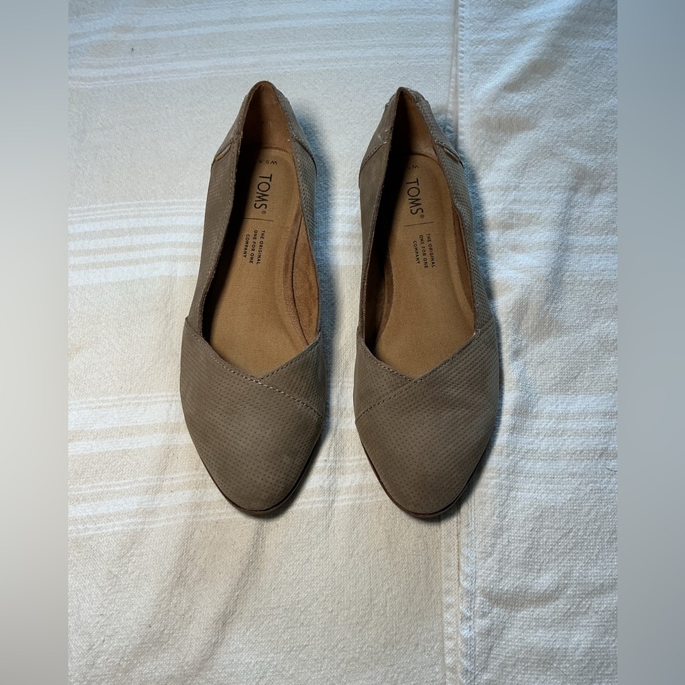 TOMS Women's Brown Flats